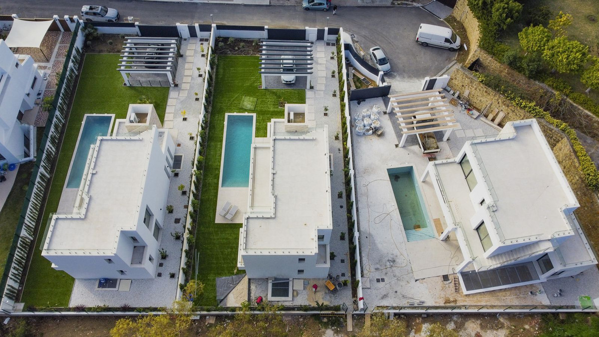 6 Bedroom Villa in Estepona - Photo 54