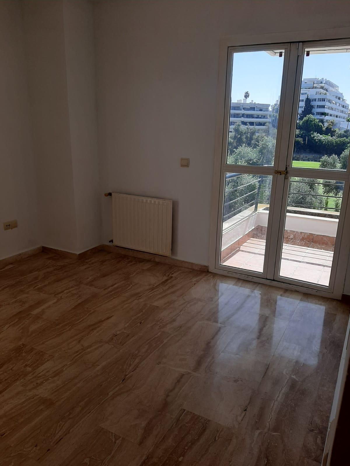 3 Bedroom Apartment in San Pedro de Alcántara - Photo 17