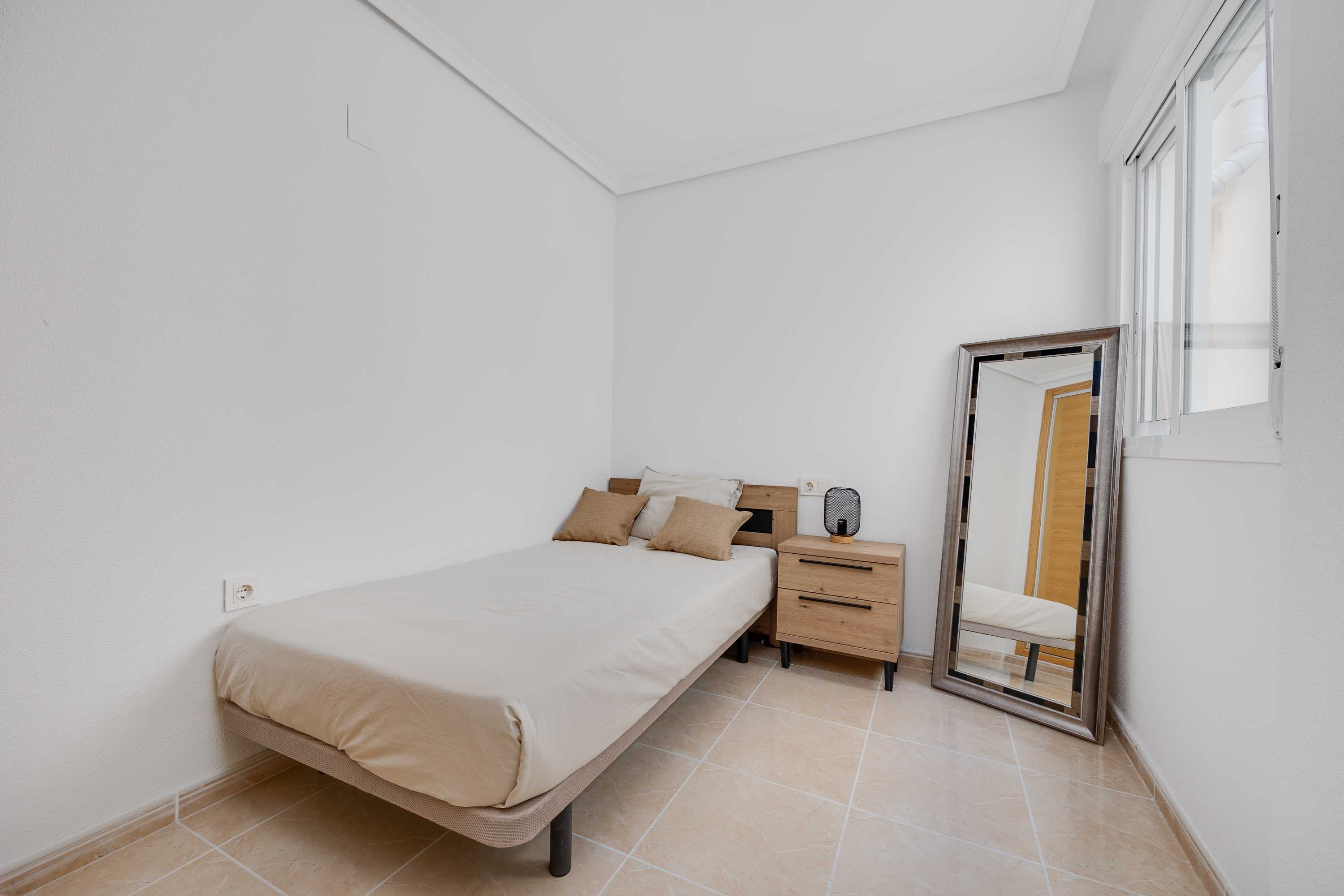 Apartamento com 2 quartos com piscina em Alicante, Espanha – Foto 18