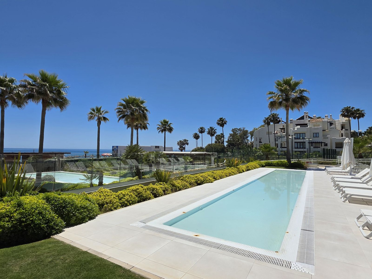 4 Bedroom Townhouse in Estepona - Photo 44
