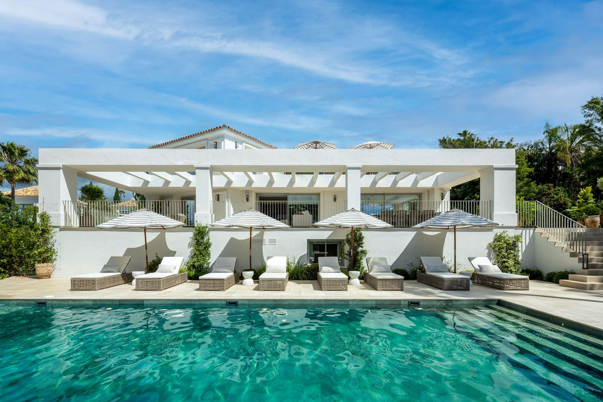 6 Bedroom Villa in Marbella - Photo 26