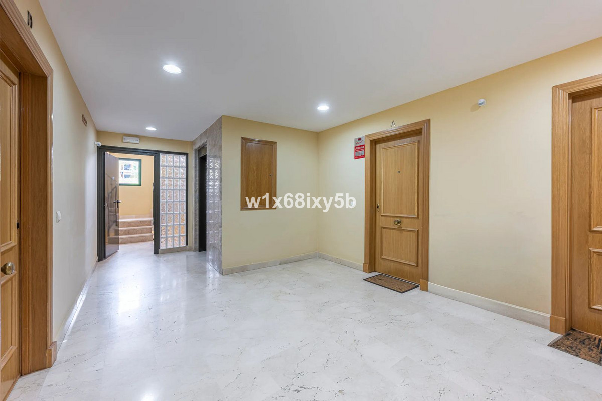 2 Bedroom Apartment in San Pedro de Alcántara - Photo 4