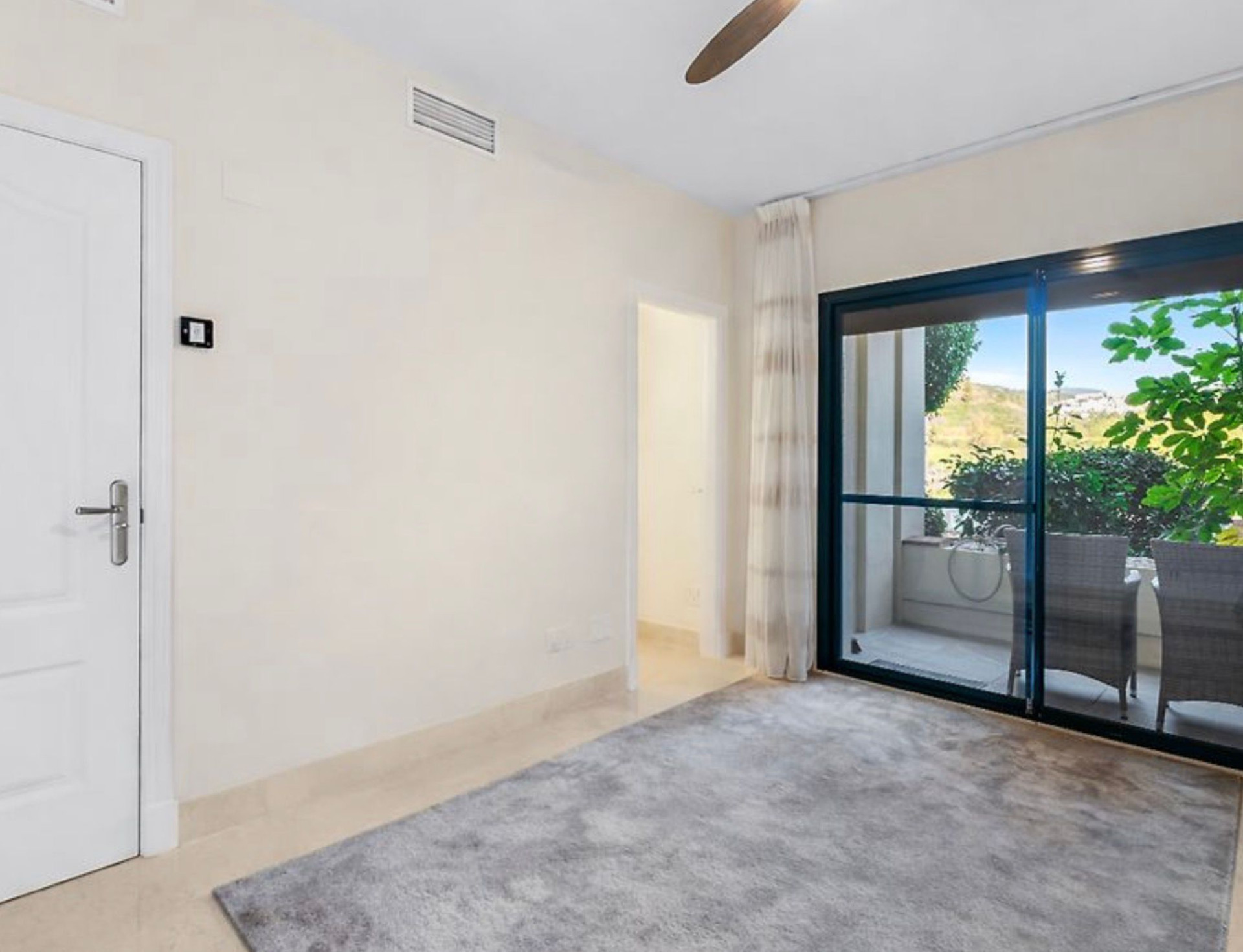2 Bedroom Apartment in Benahavís - Photo 16