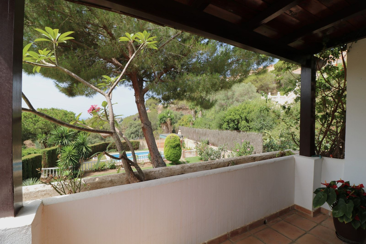 4 Bedroom Villa in Marbella - Photo 28