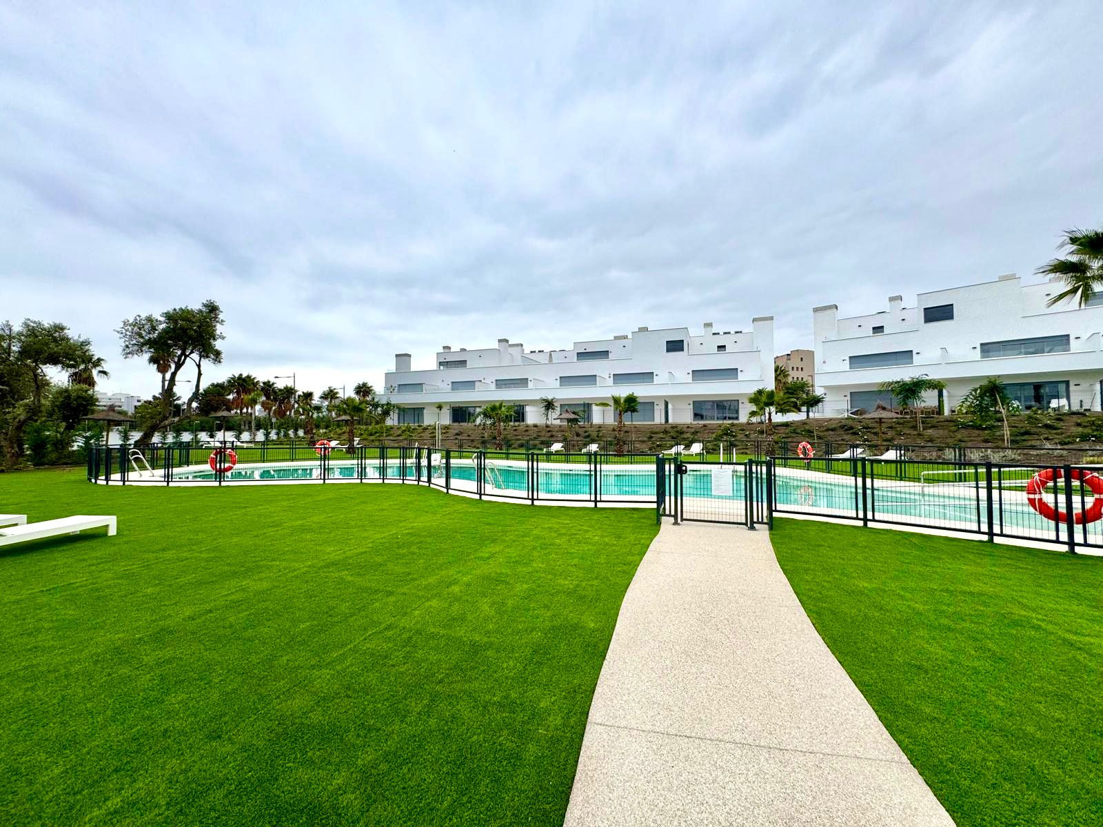 2 Bedroom Apartment in Estepona - Photo 16