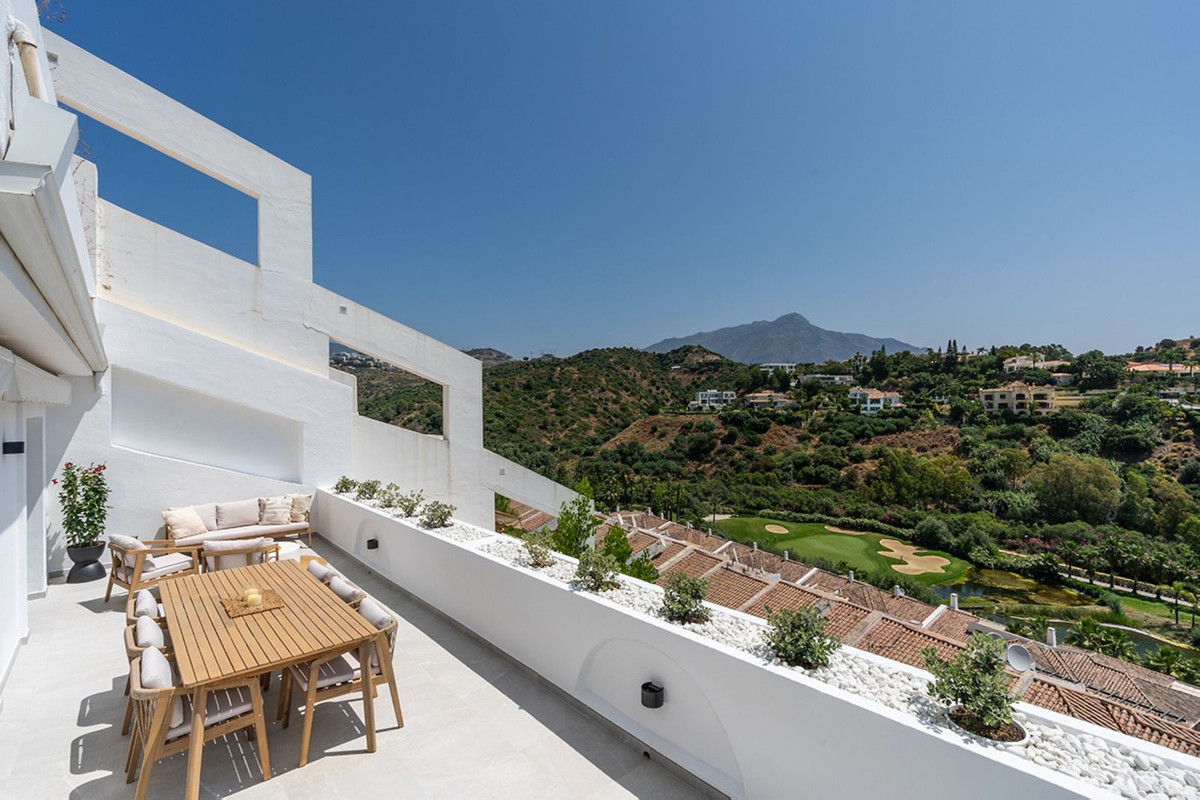 3 Bedroom Apartment in Benahavís - Photo 27