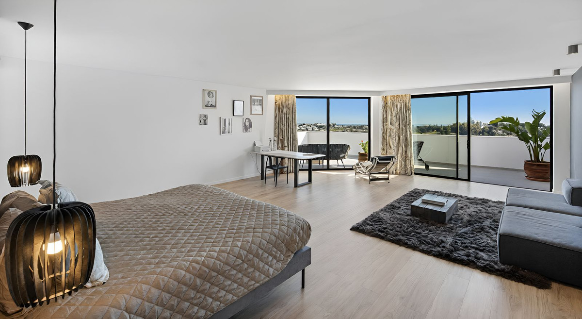 6 Bedroom Villa in Estepona - Photo 14