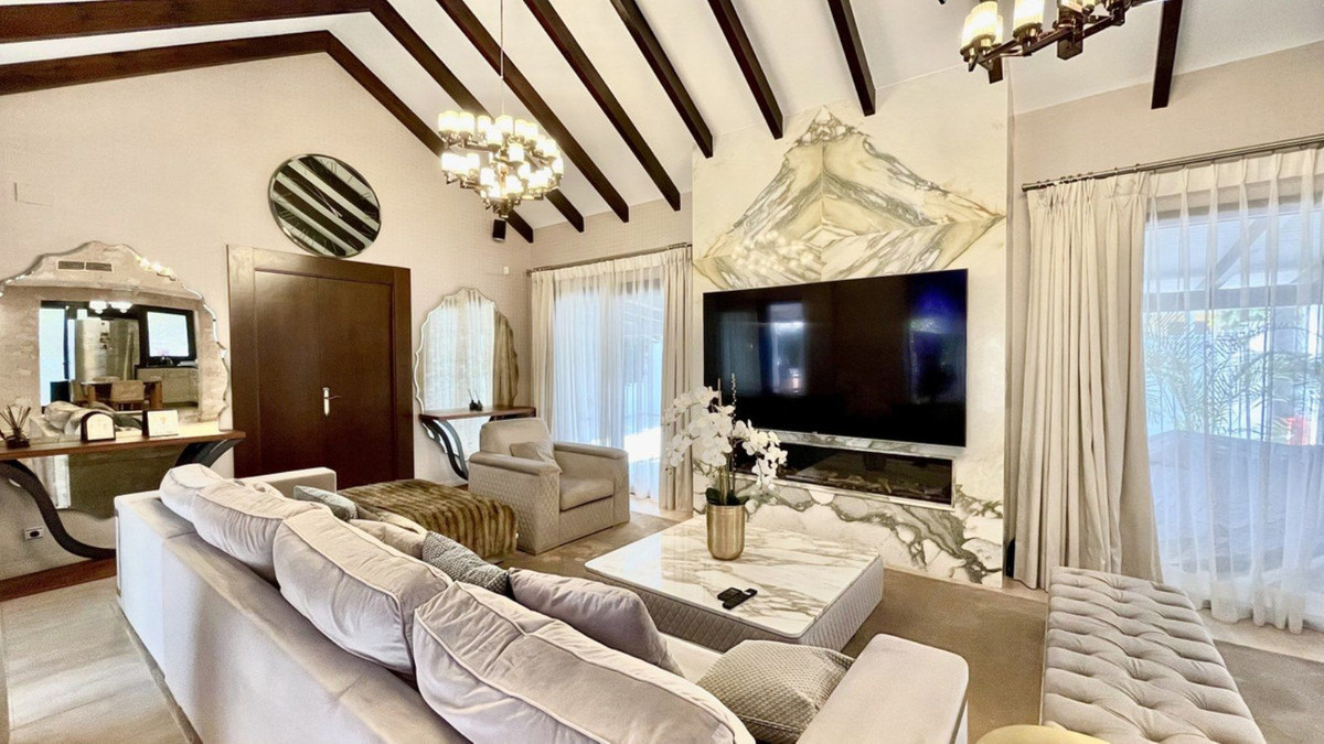 4 Bedroom Villa in Marbella - Photo 16