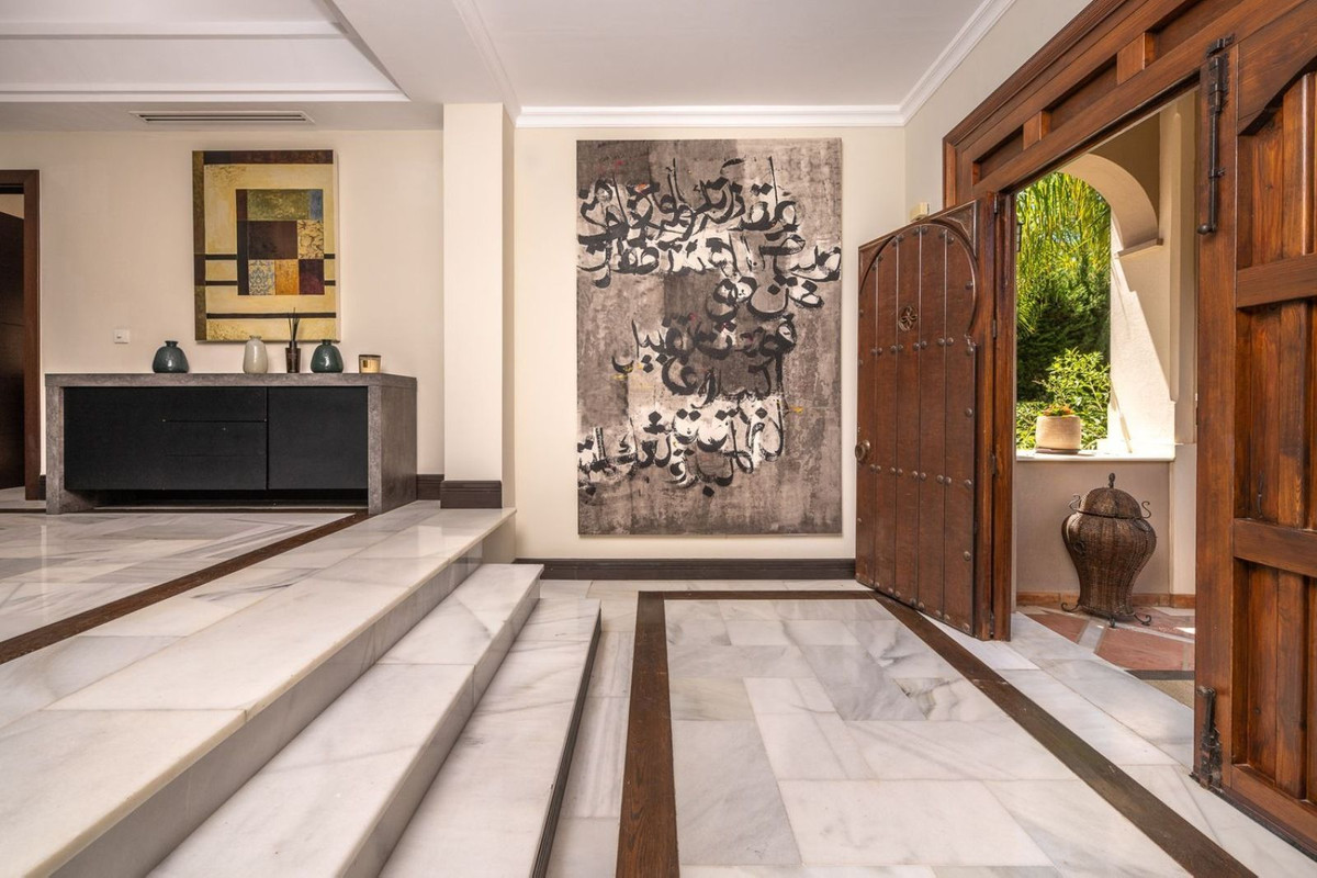 6 Bedroom Villa in Marbella - Photo 12