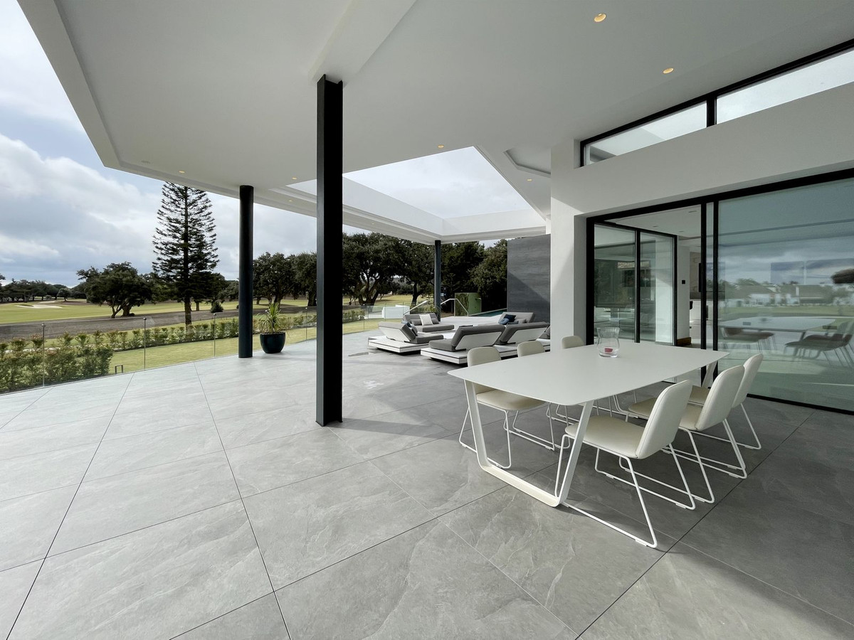 6 Bedroom Villa in San Roque - Photo 21