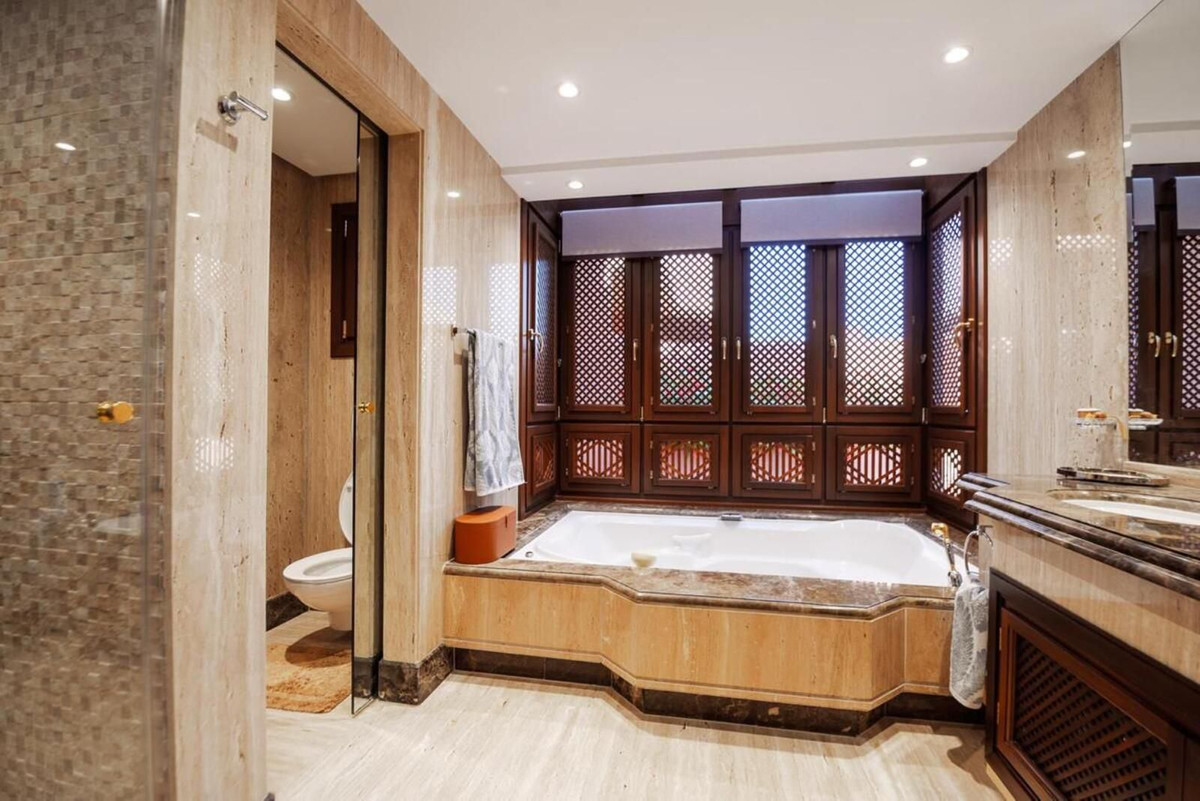 3 Bedroom Penthouse in Estepona - Photo 18
