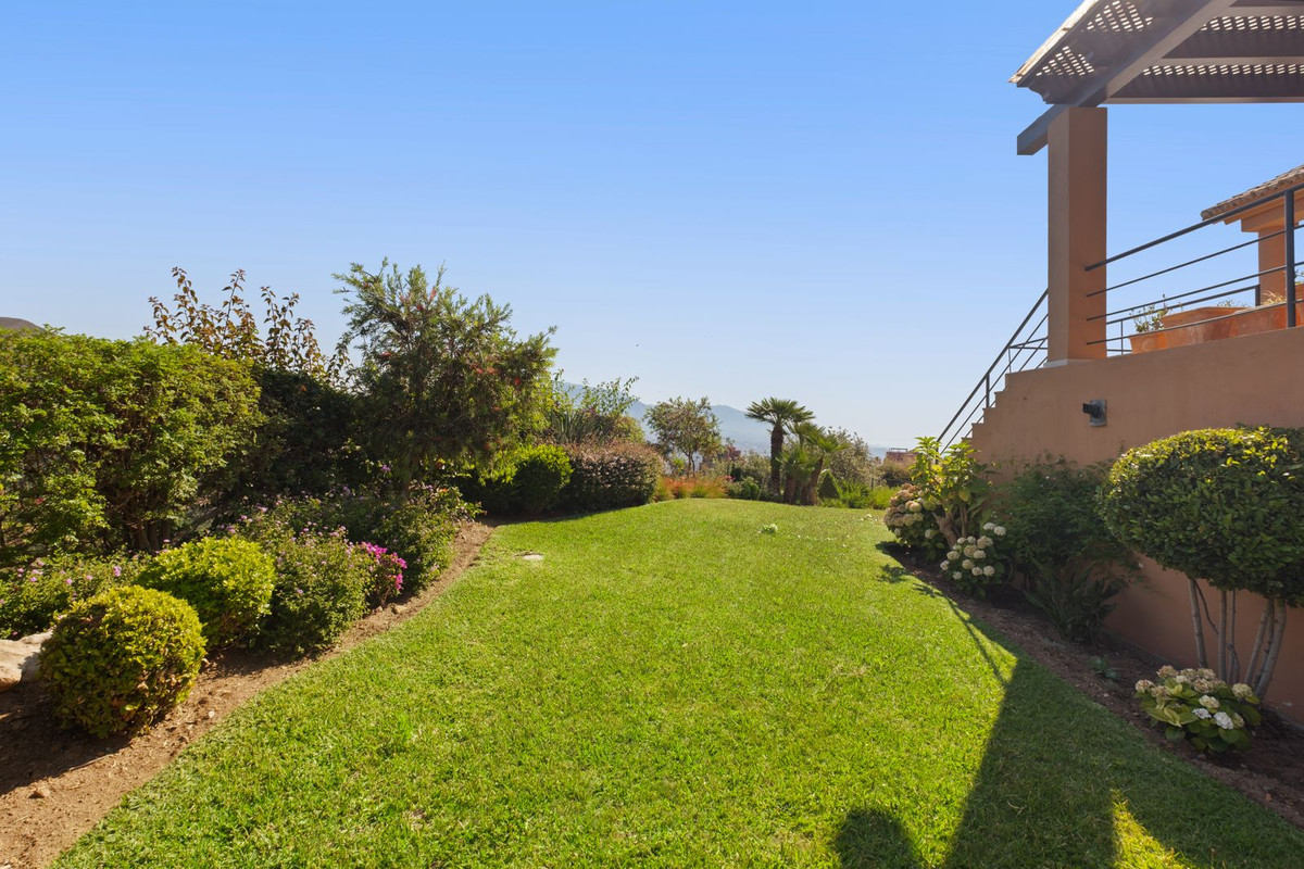 5 Bedroom Villa in Marbella - Photo 49