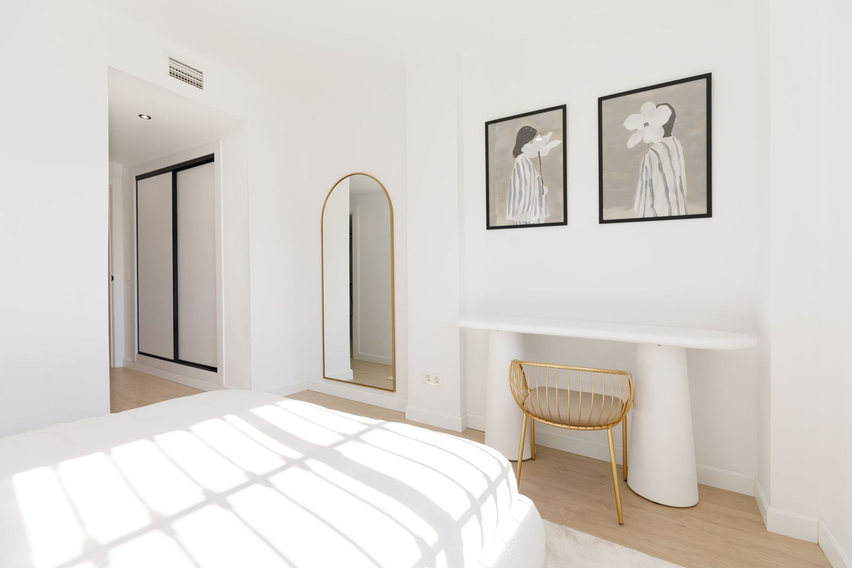 3 Bedroom Apartment in Benahavís - Photo 17