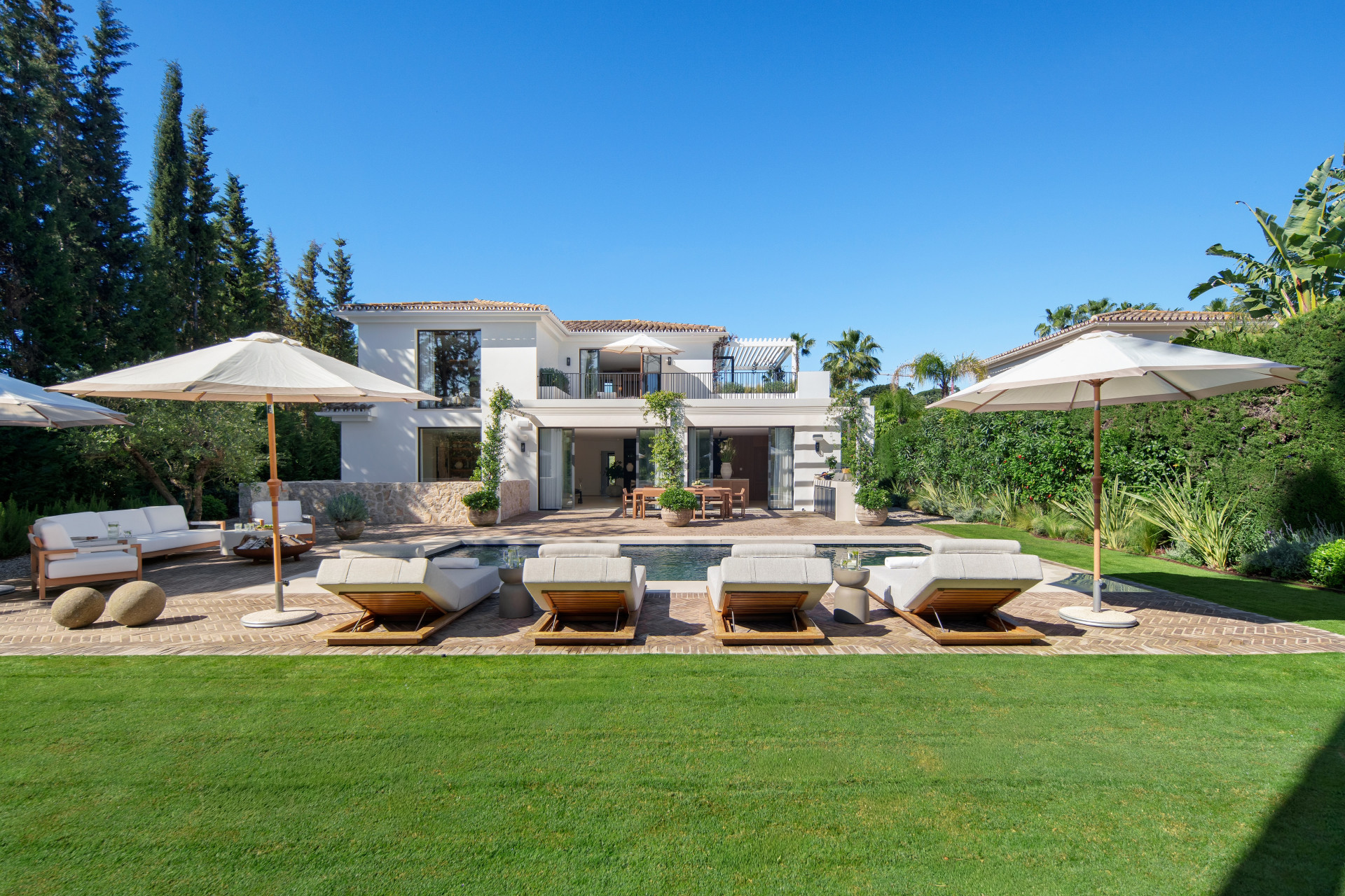 Villa in Nueva Andalucia