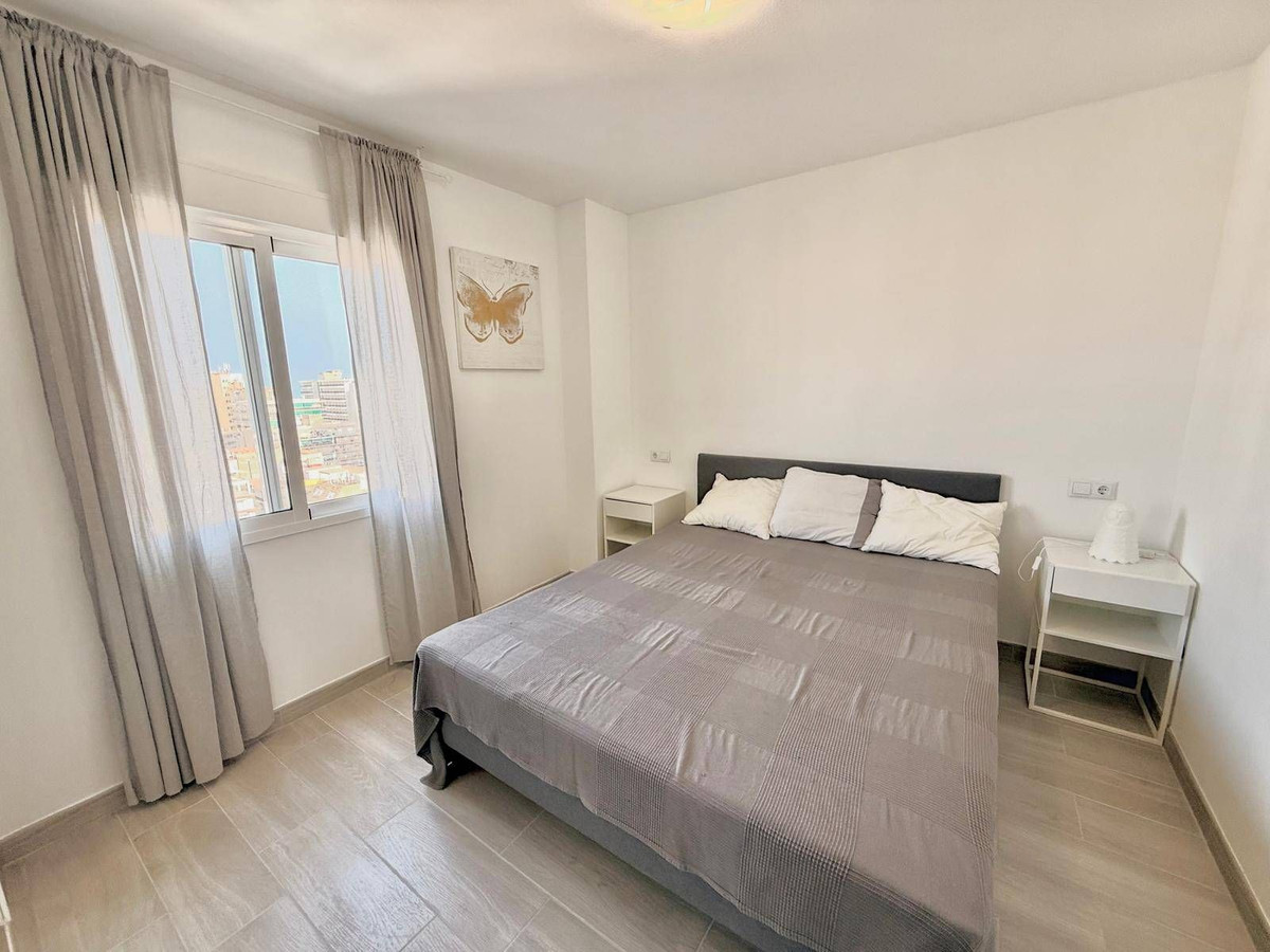 3 Bedroom Apartment in Fuengirola - Photo 3