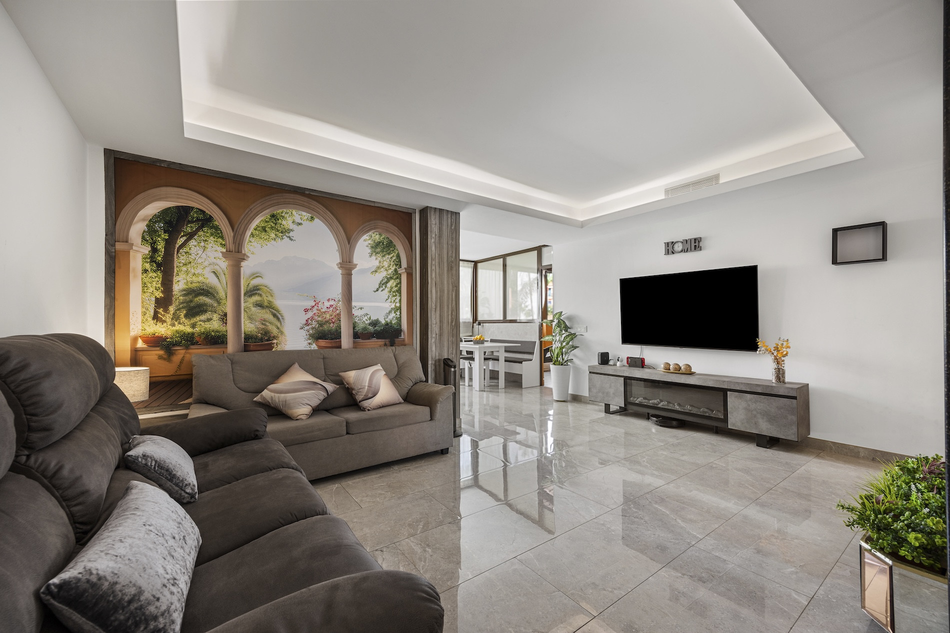 2 Bedroom Apartment in Marbella - Photo 3