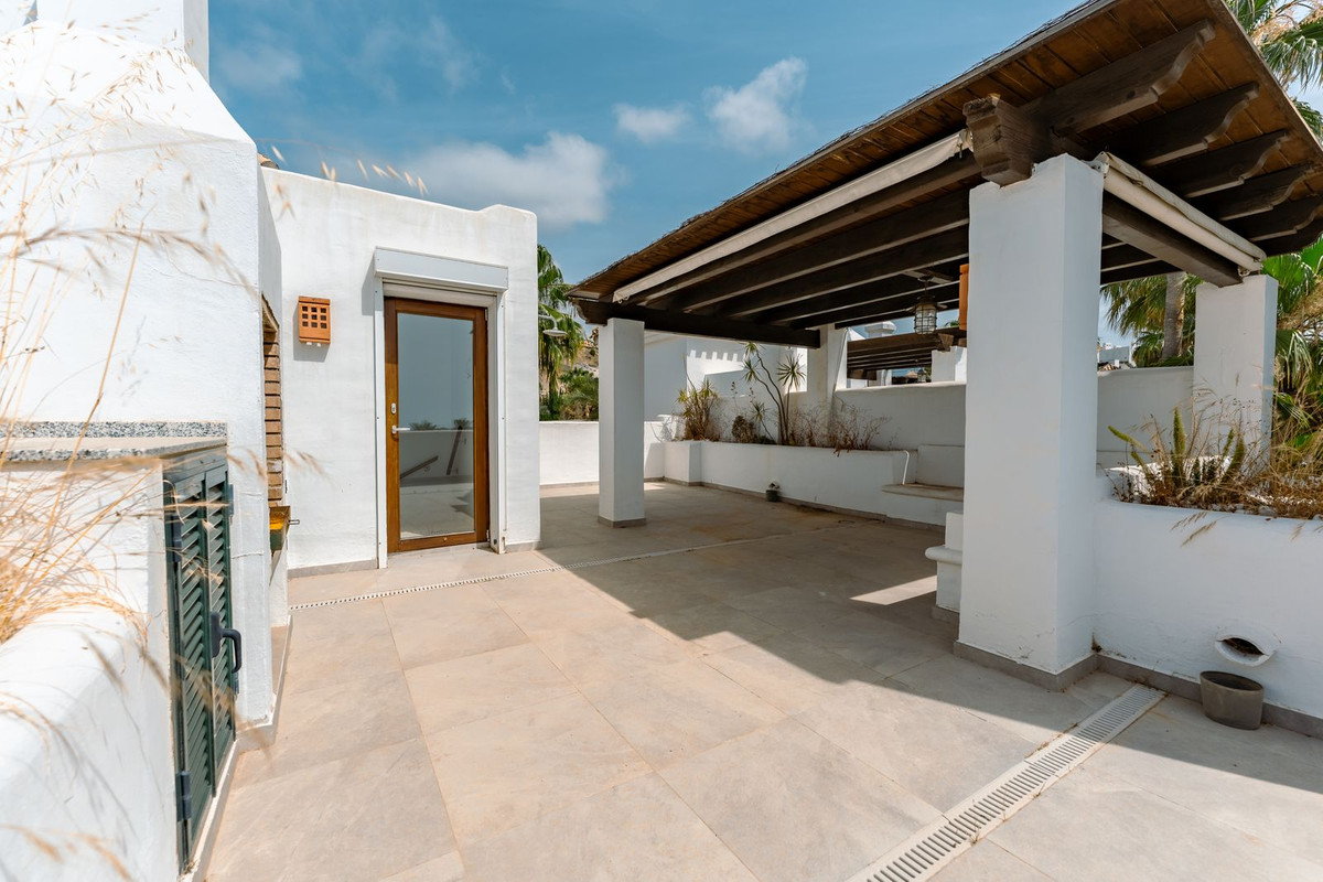 3 Bedroom Townhouse in Estepona - Photo 27