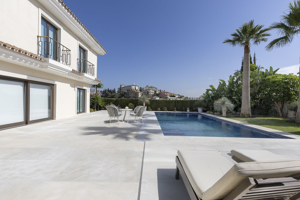 6 Bedroom Villa in Mijas - Photo 11