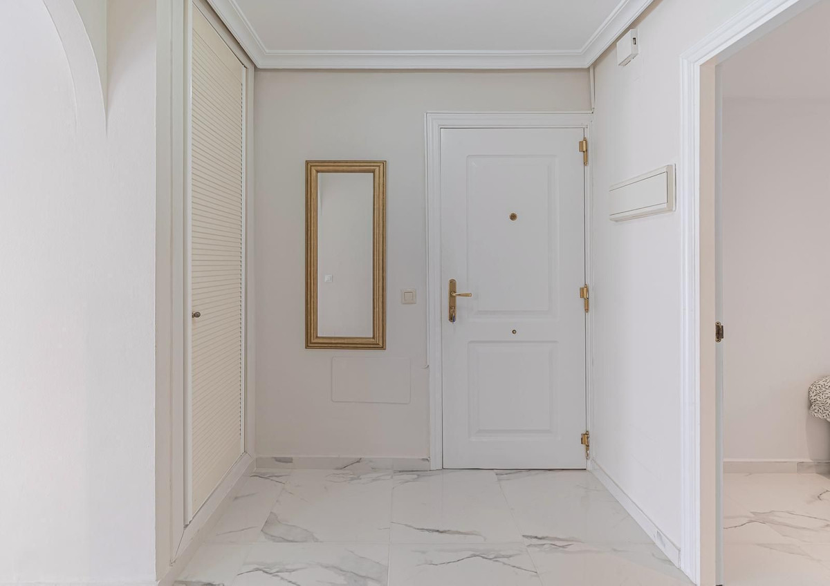 3 Bedroom Apartment in Marbella - Photo 8