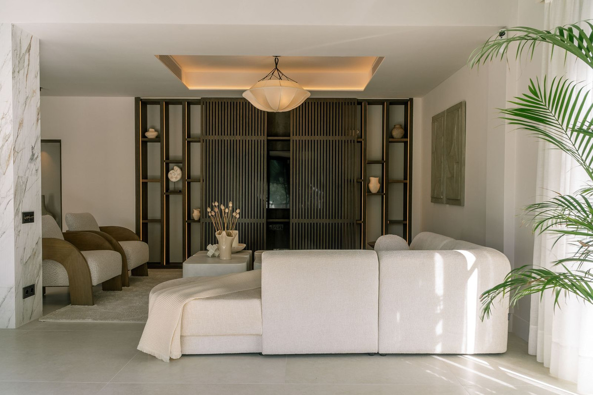 5 Bedroom Villa in Marbella - Photo 6