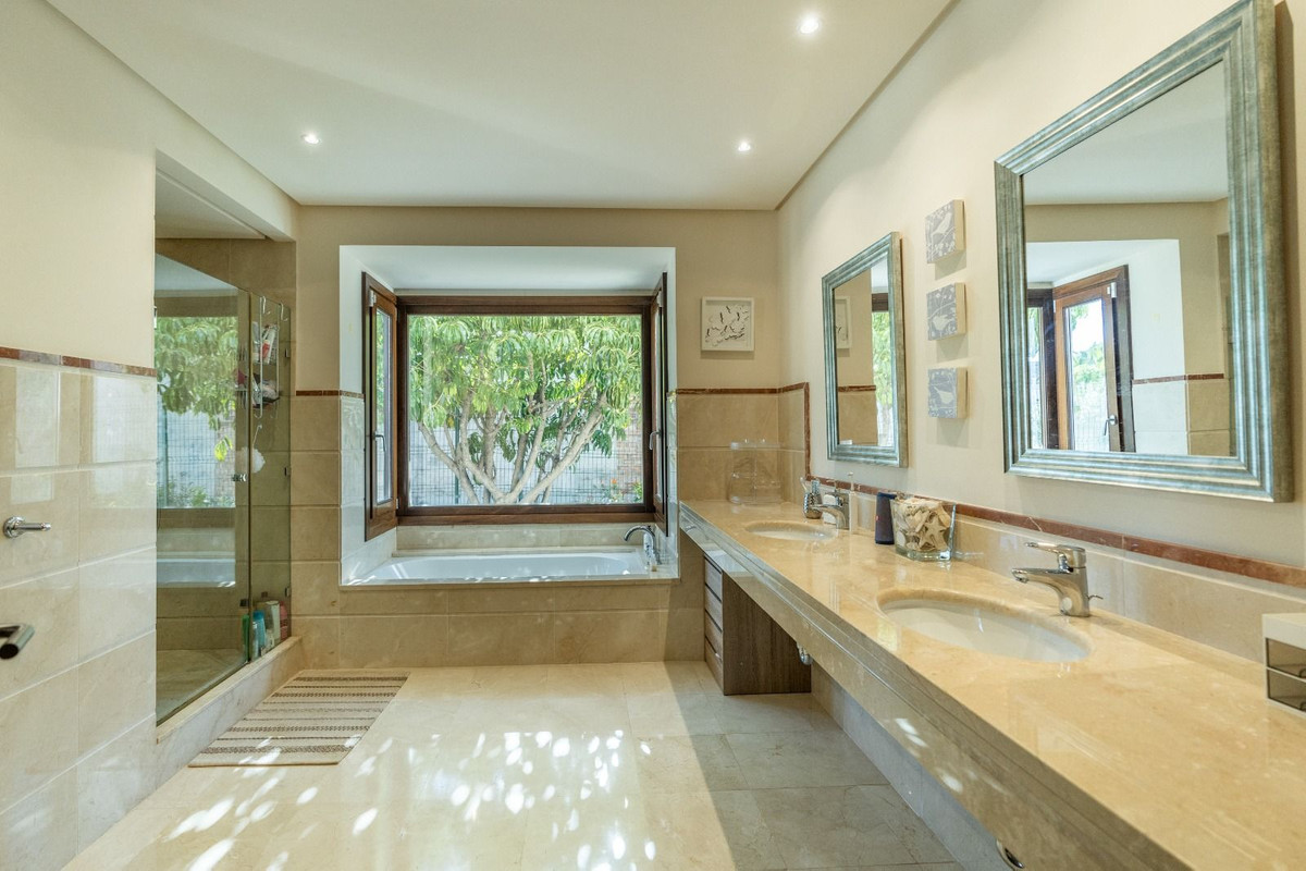 5 Bedroom Villa in Benahavís - Фото 20