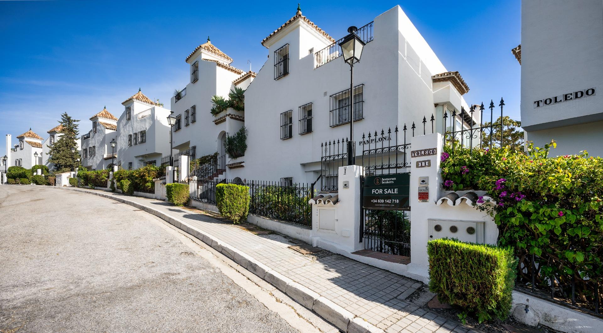 4 Bedroom Townhouse in Marbella - Photo 2