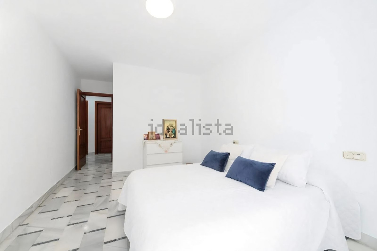 4 Bedroom Apartment in Málaga - Photo 15
