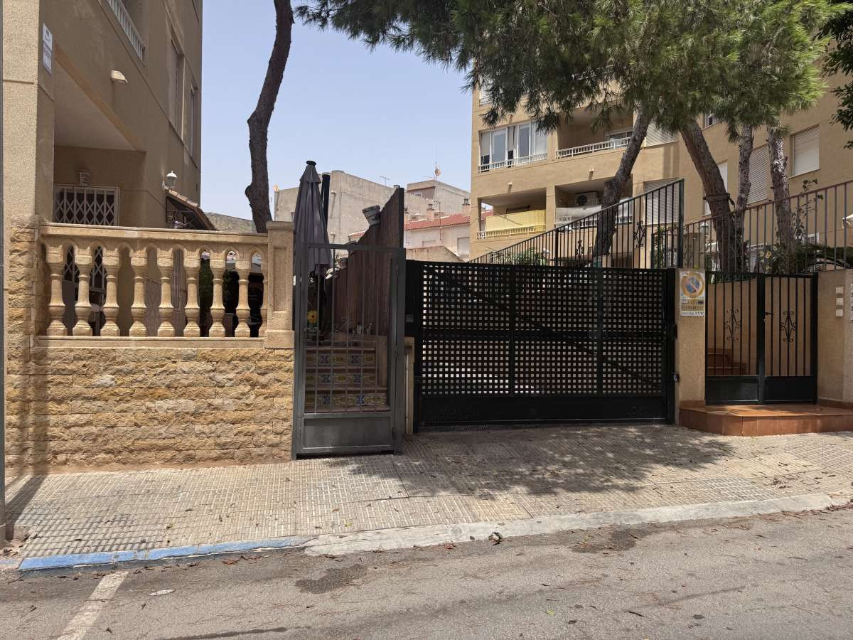 Garage with pool in Murcia, Spain – Photo 4