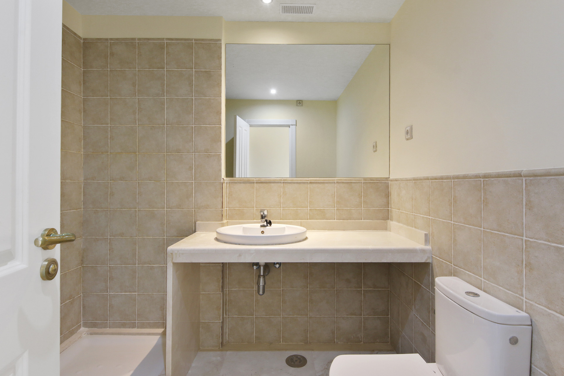 2 Bedroom Penthouse in Estepona - Photo 14