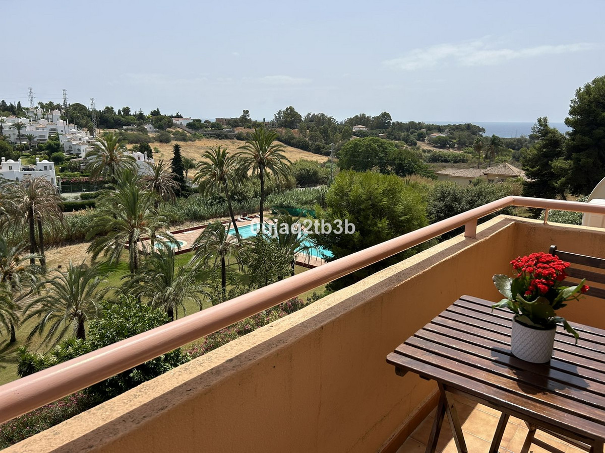 1 Bedroom Apartment in Estepona - Foto 2