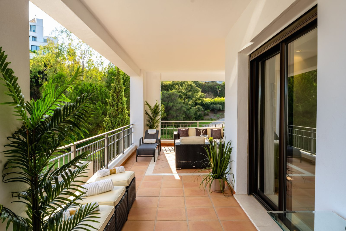 3 Bedroom Apartment in Benahavís - Photo 22