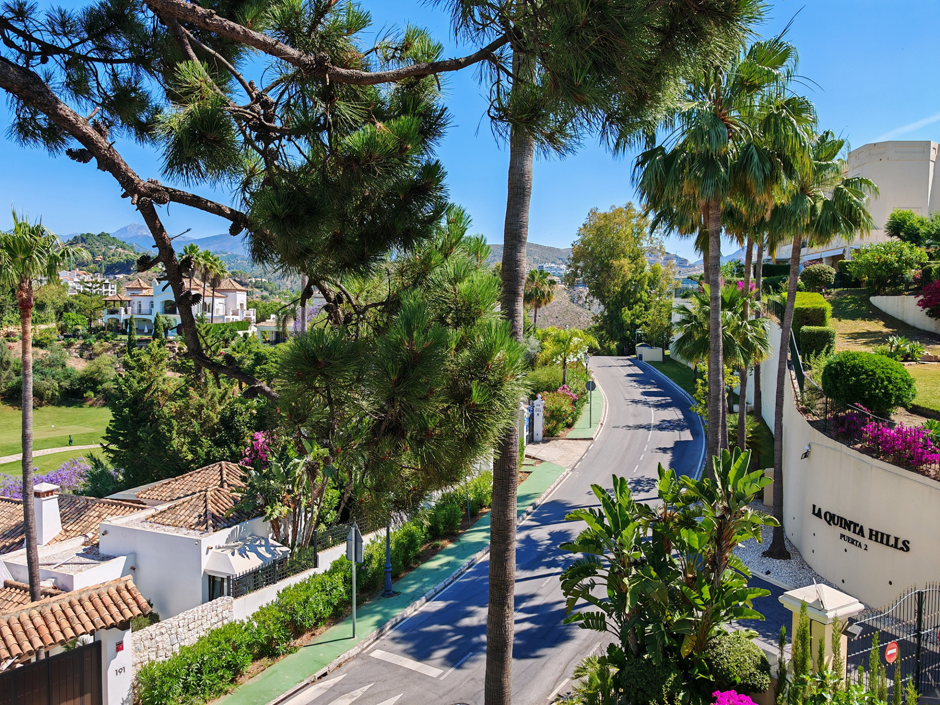 2 Bedroom Penthouse in Benahavís - Photo 16