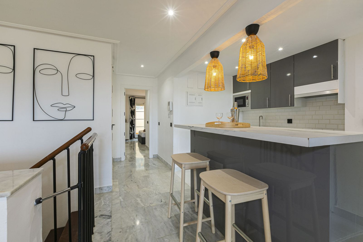 2 Bedroom Apartment in Marbella - Photo 10