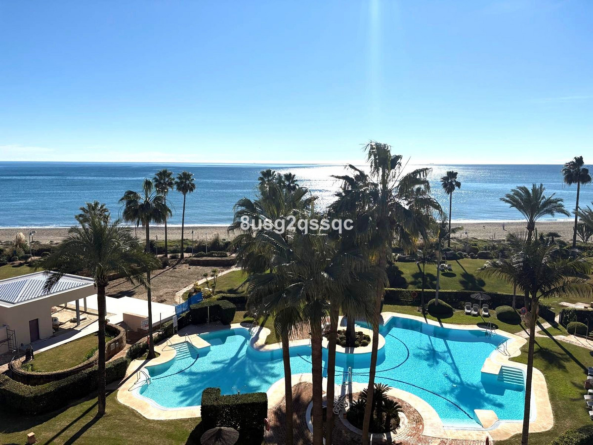 3 Bedroom Penthouse in Estepona - Photo 26