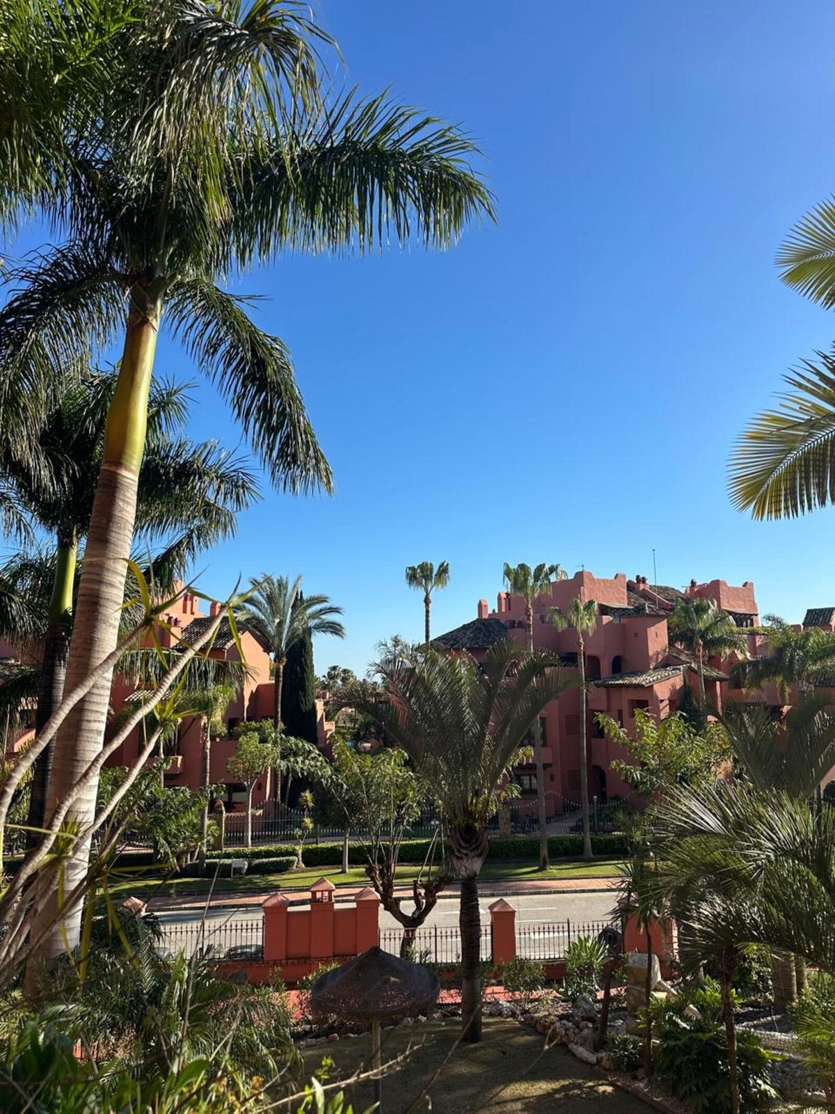 3 Bedroom Apartment in Estepona - Photo 6