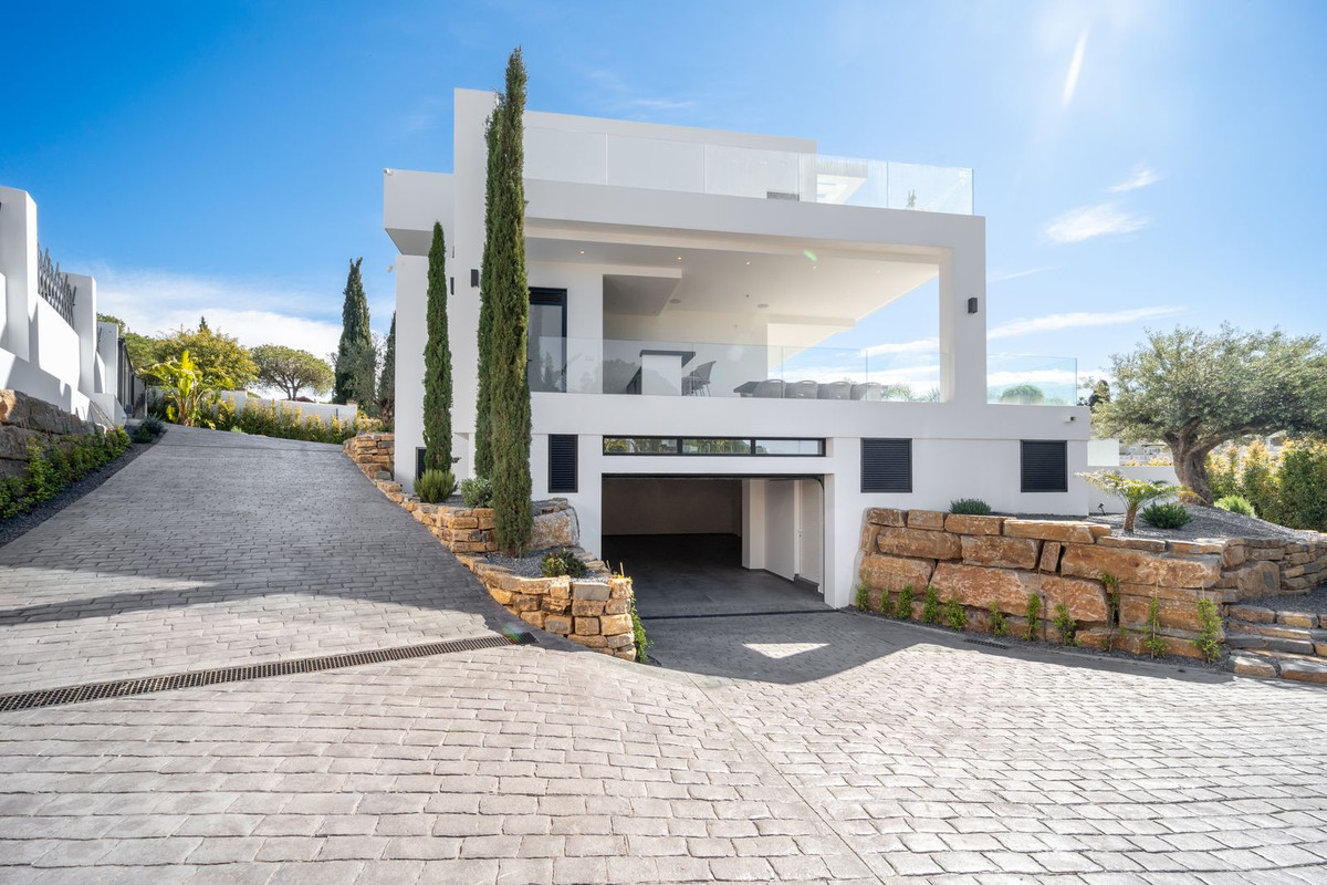 5 Bedroom Villa in Marbella - Photo 48