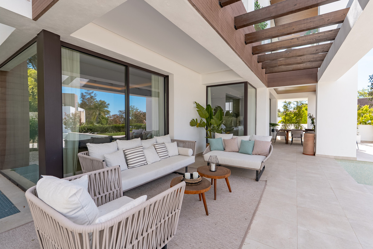 4 Bedroom Villa in Marbella - Photo 48