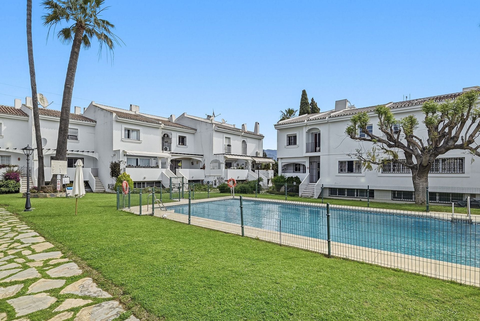 4 Bedroom Townhouse in Marbella - Photo 2