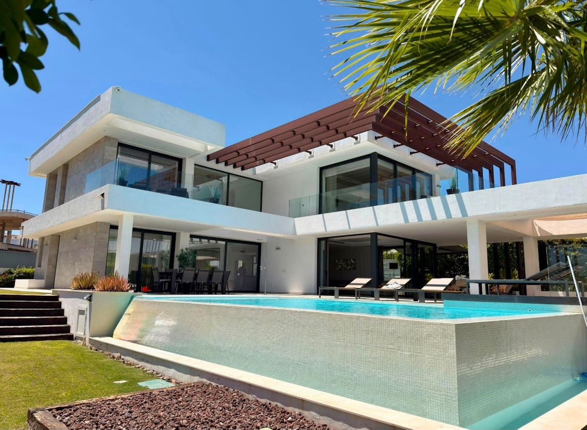 5 Bedroom Villa in Estepona