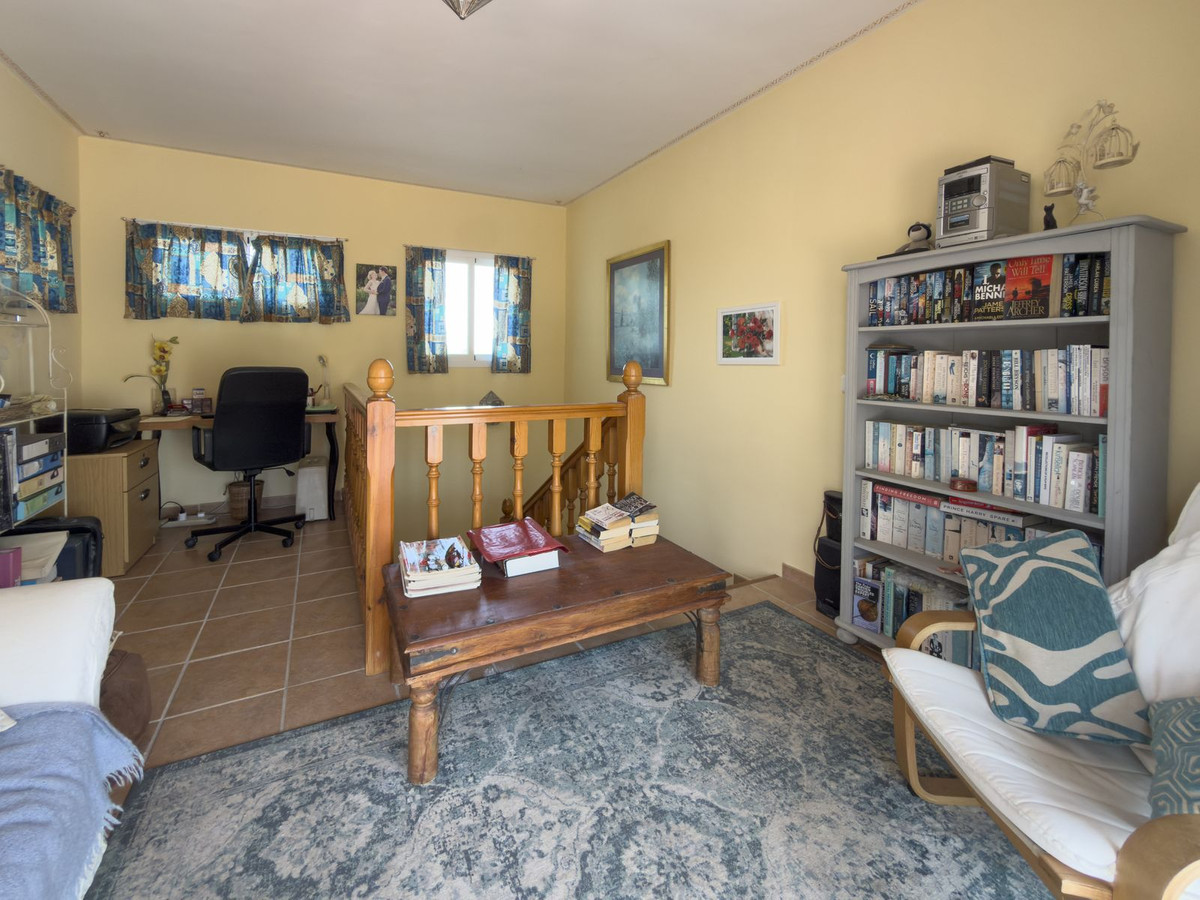 4 Bedroom Villa in Coín - Photo 28