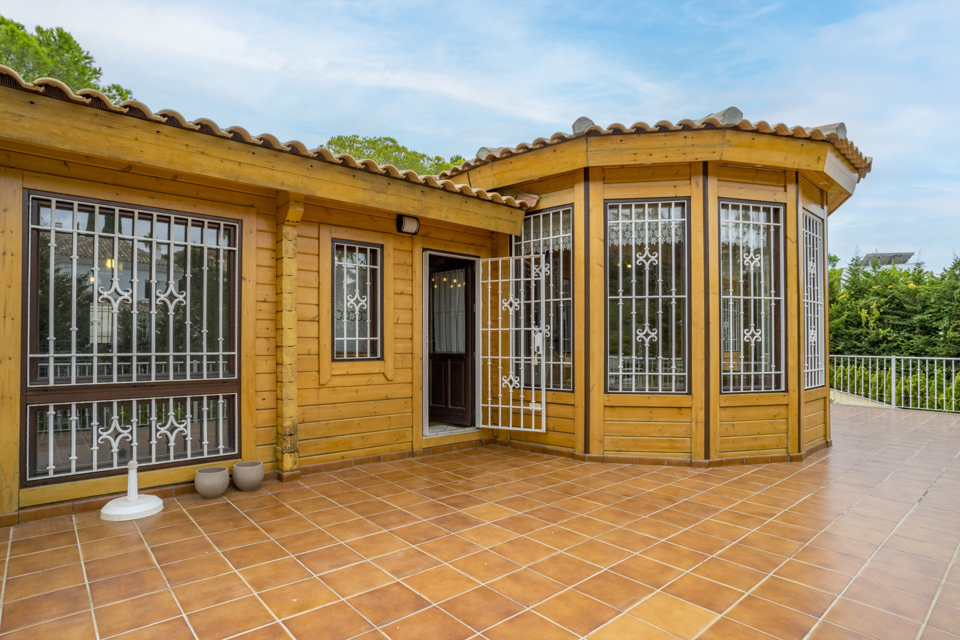 4 Bedroom Villa in Marbella - Photo 2