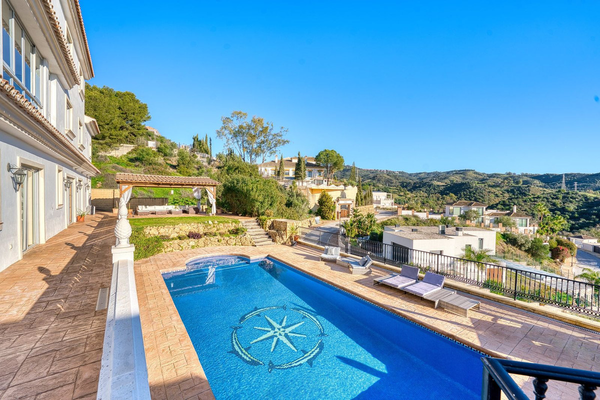 8 Bedroom Villa in Marbella - Photo 17