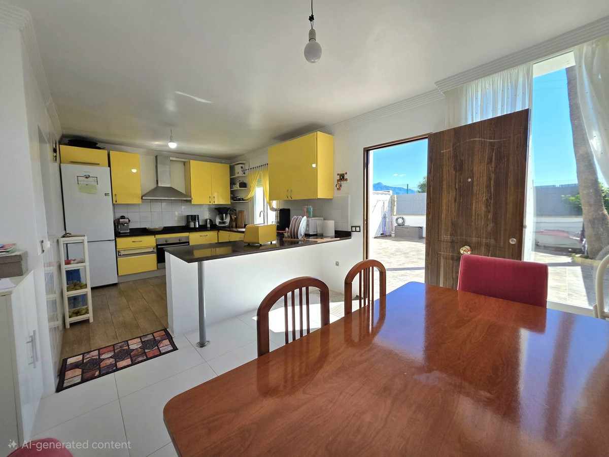 3 Bedroom Townhouse in Estepona - Photo 8