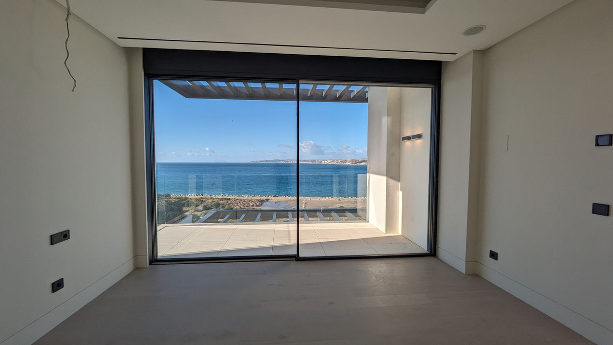 3 Bedroom Penthouse in Estepona - Photo 27