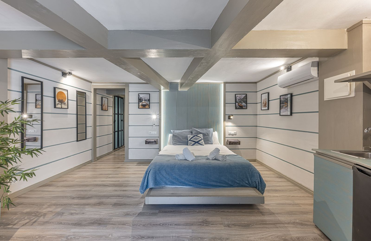 12 Bedroom Villa in Marbella - Photo 26