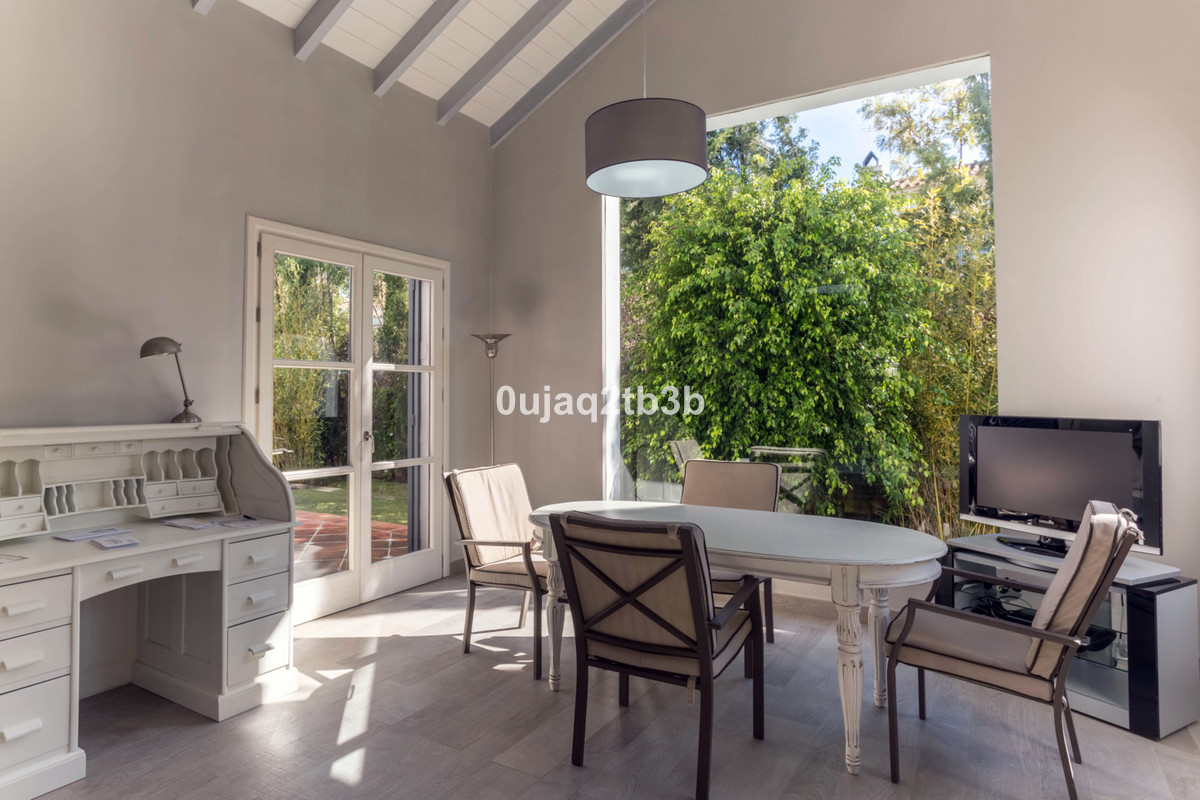 6 Bedroom Villa in San Pedro de Alcántara - Photo 11