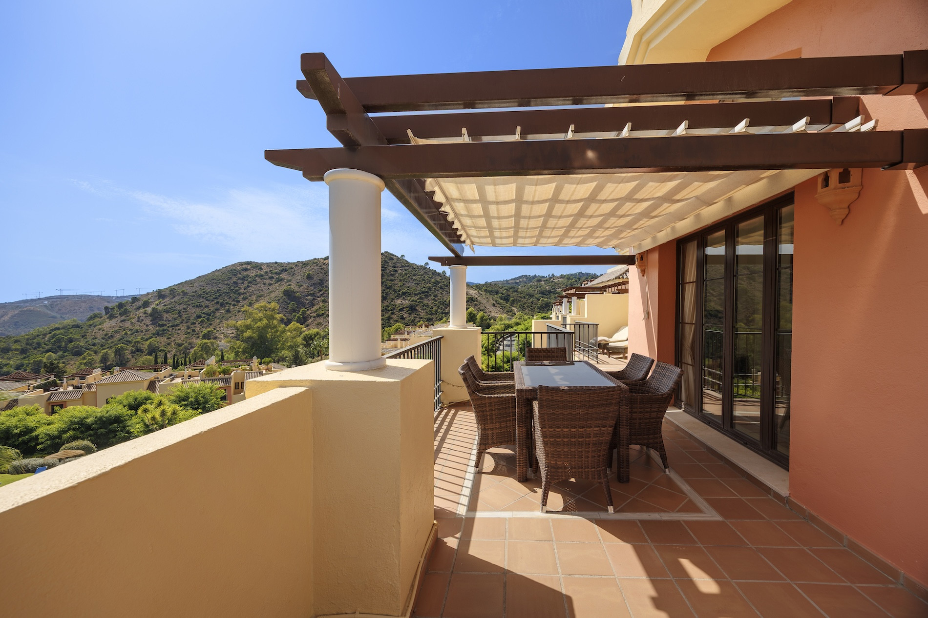 3 Bedroom Penthouse in Benahavís - Photo 7