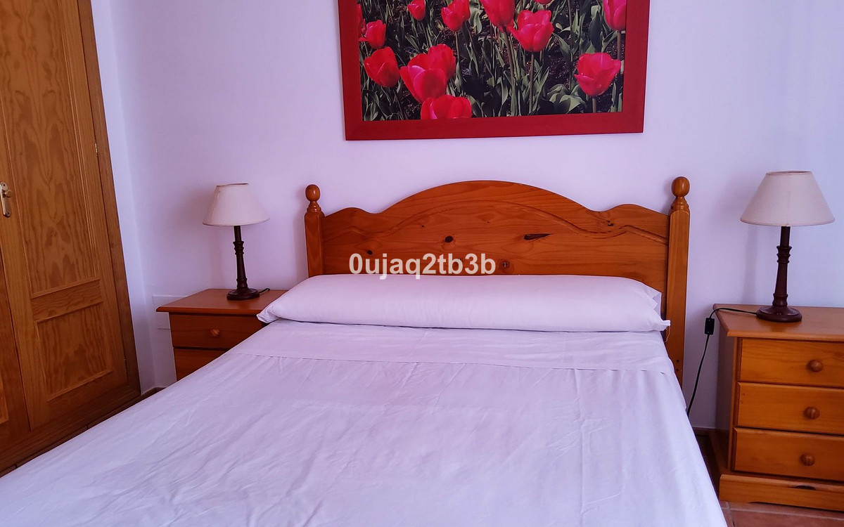 6 Bedroom Villa in Estepona - Photo 27