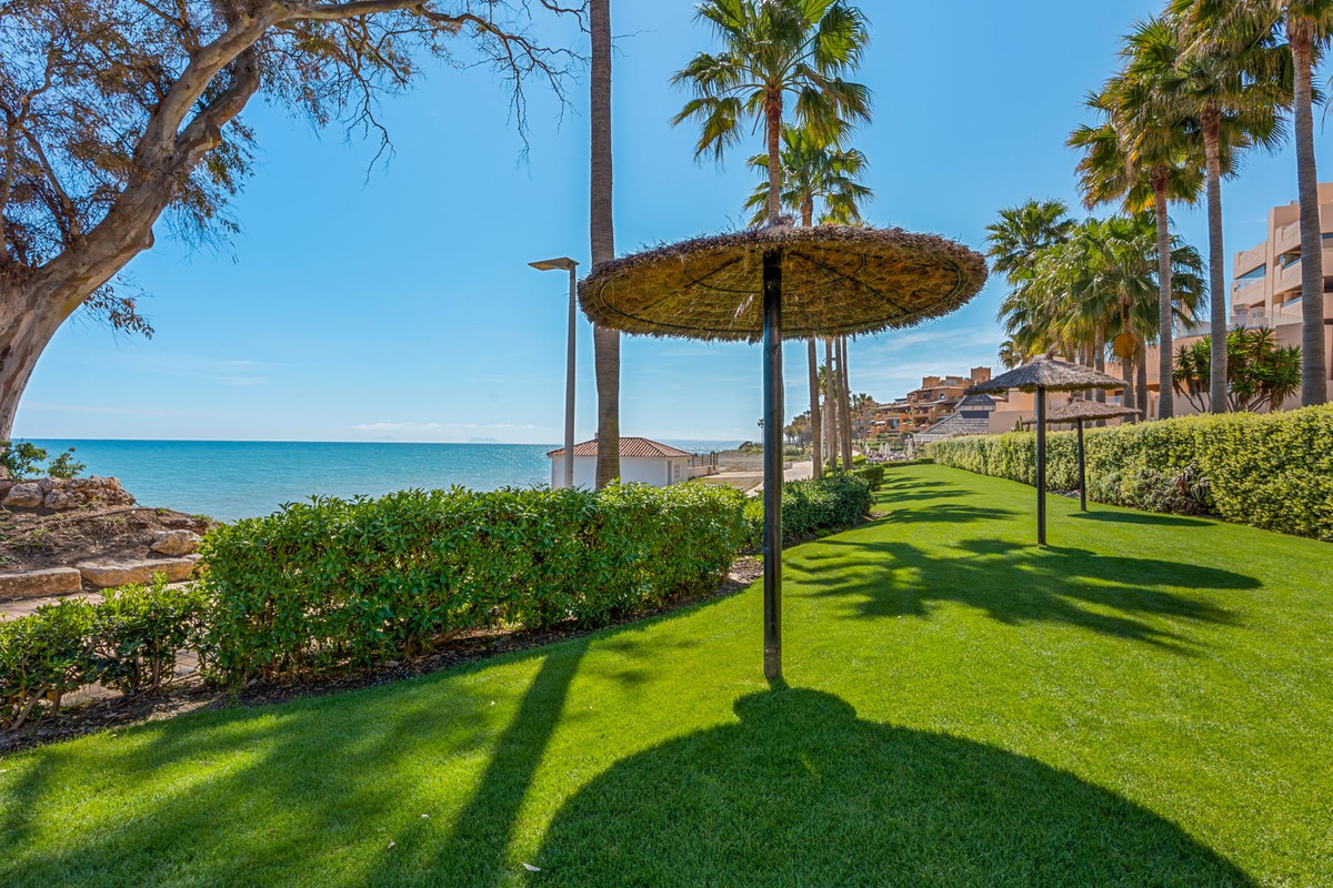 2 Bedroom Apartment in Estepona - Photo 24