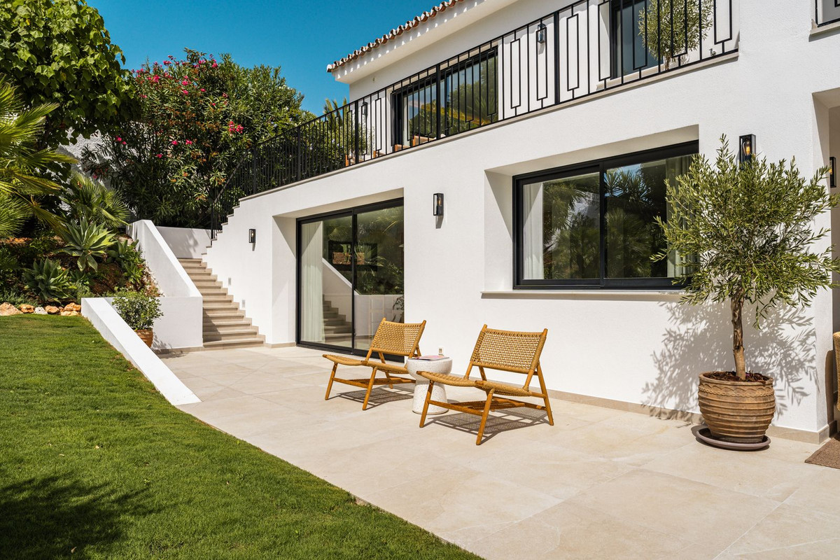 4 Bedroom Villa in Marbella - Photo 35